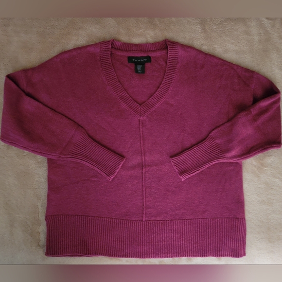 Tahari Plum V-neck 3/4 Sleeve Women Sweater Size XS NWOT - Picture 1 of 3
